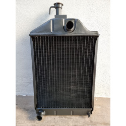 Radiador de Água Para Trator Massey Ferguson 265/ 275 - Gargalo Baixo